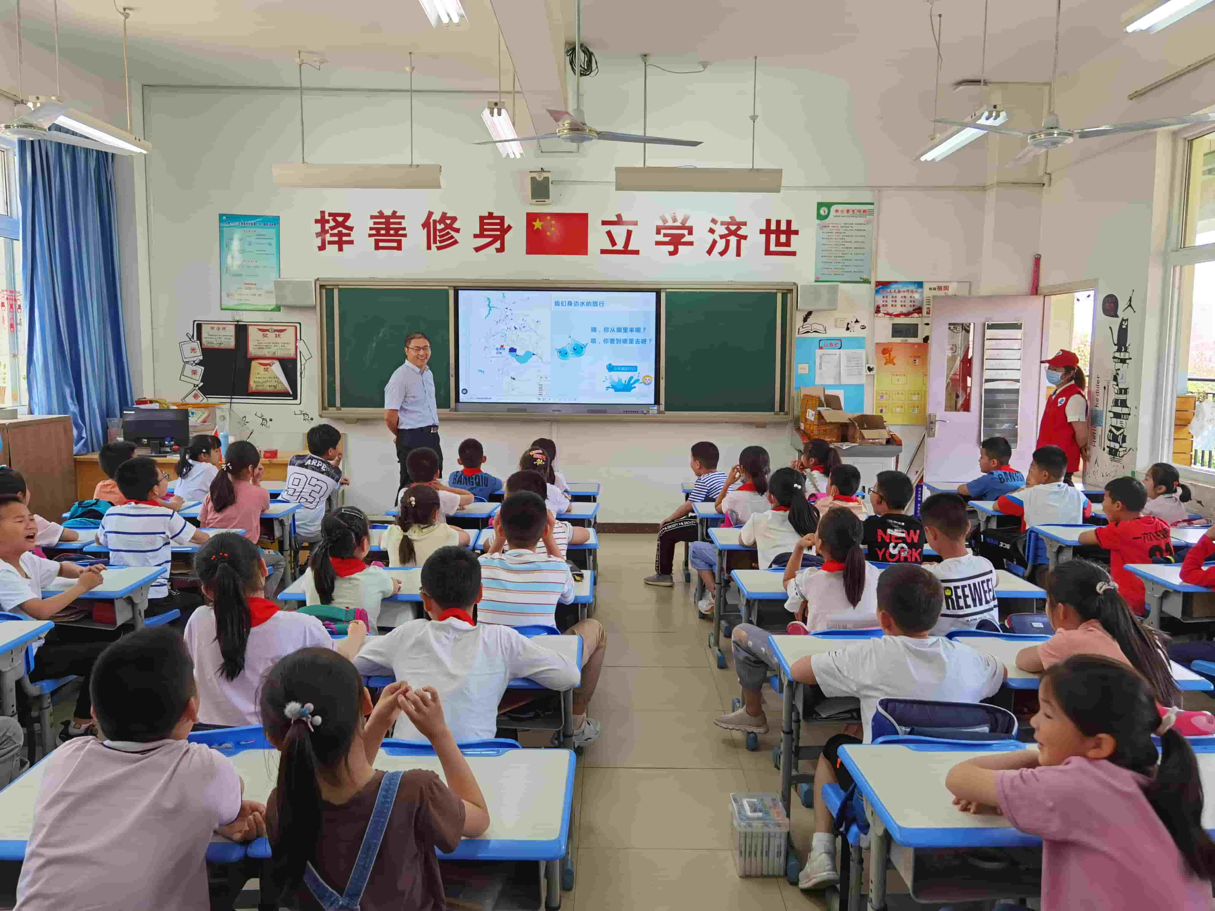 2021年6月4日，米兰（中国）_米兰平台志愿团队枪王一六八玫瑰园小学开展“青春志愿行，环保进课堂”活动（2）